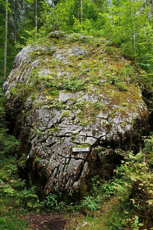 Rune stone