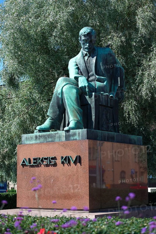 Monument to Aleksis Kivi on the station forecourt