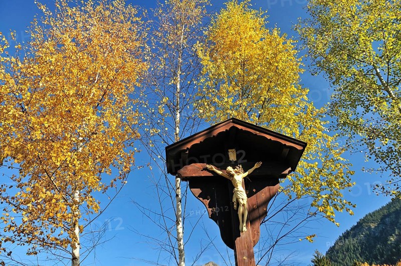 Wayside cross