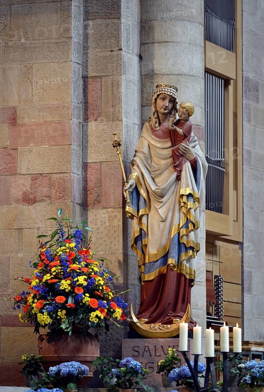 Salve Regina statue