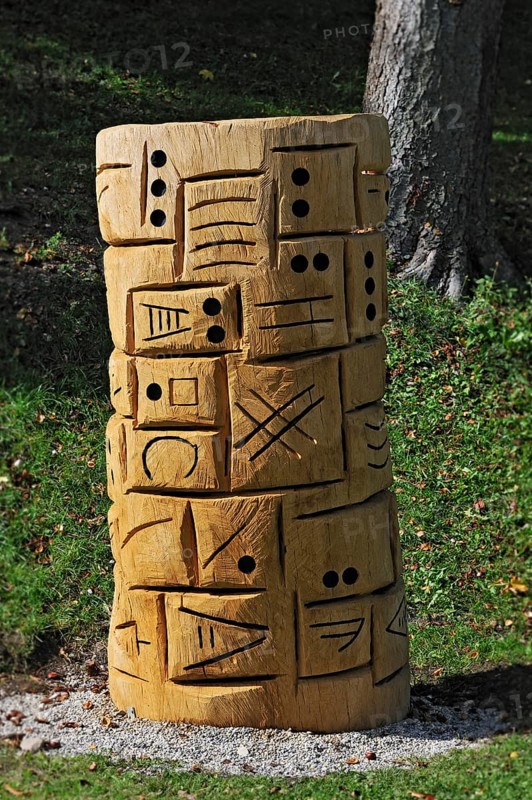 Wooden sculpture by Heike Endemann