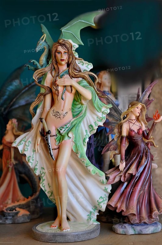 Kitsch figures at the Auer Dult annual market