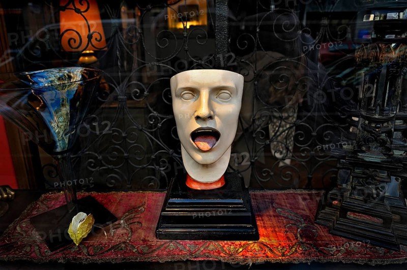 Shop window display with a mask and a glass