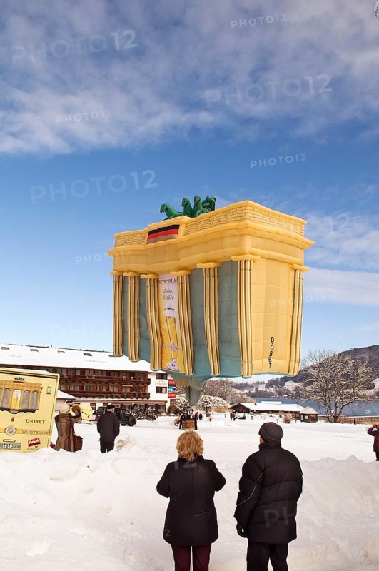 Hot-air balloon shaped like the Brandenburg Gate