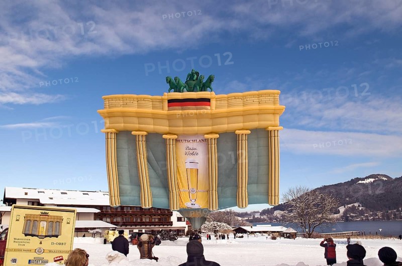 Hot-air balloon shaped like the Brandenburg Gate