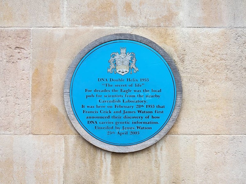 Blue plaque marking the pub in Cambridge where Watson and Crick announced their discovery of how DNA carries information