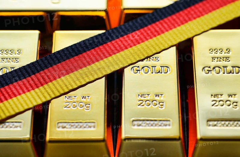 Bars of gold and a ribbon in German national colors