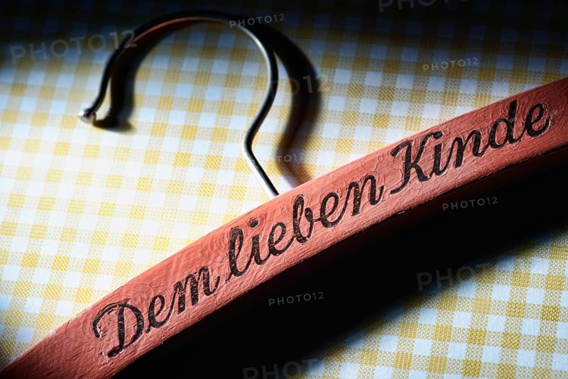 Coat hanger with the words 'Dem lieben Kinde' or 'for the dear child'