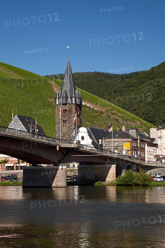 District of Bernkastel with the former Wachturm watchtower and current tower of the Parish Church of St. Michael