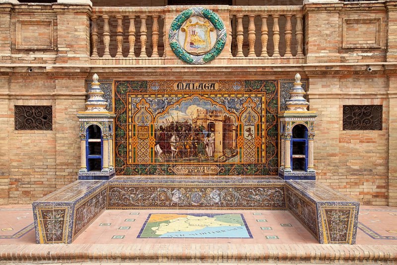 Image and a map of Malaga made of tiles in the Plaza de Espana