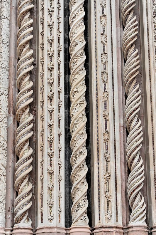 Detail view of columns at the entrance