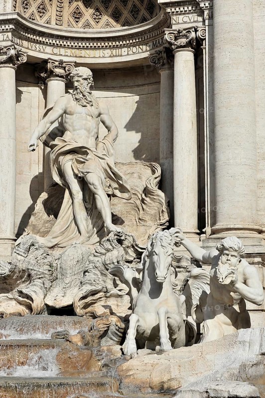 Ocean statue on a shell-shaped carriage