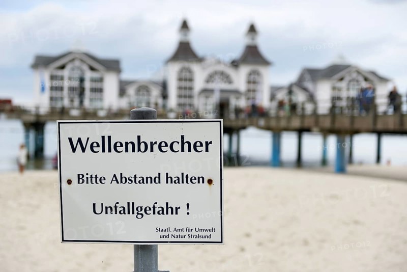 Sign with inscription 'Wellenbrecher'