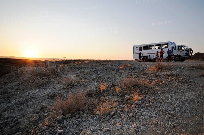 Safari truck above the Sesriem Canyon