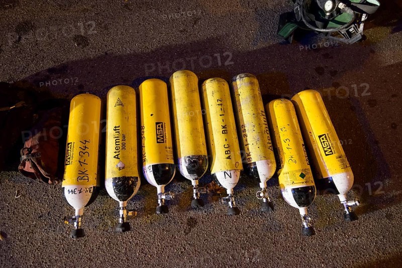 Oxygen tanks for the compressed air breathing apparatuses