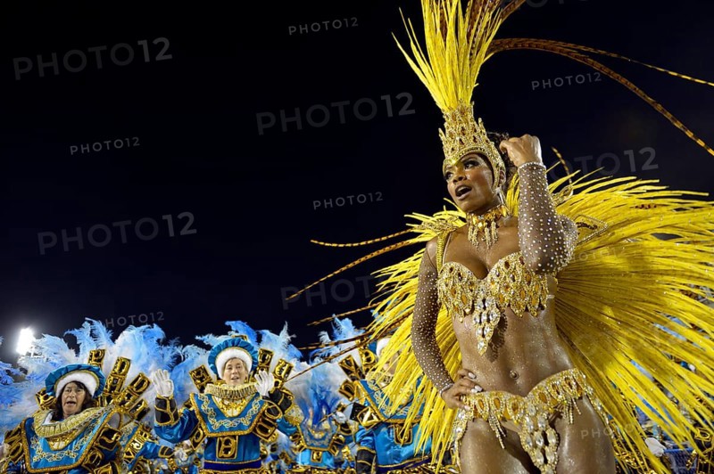 Fenmale samba dancer