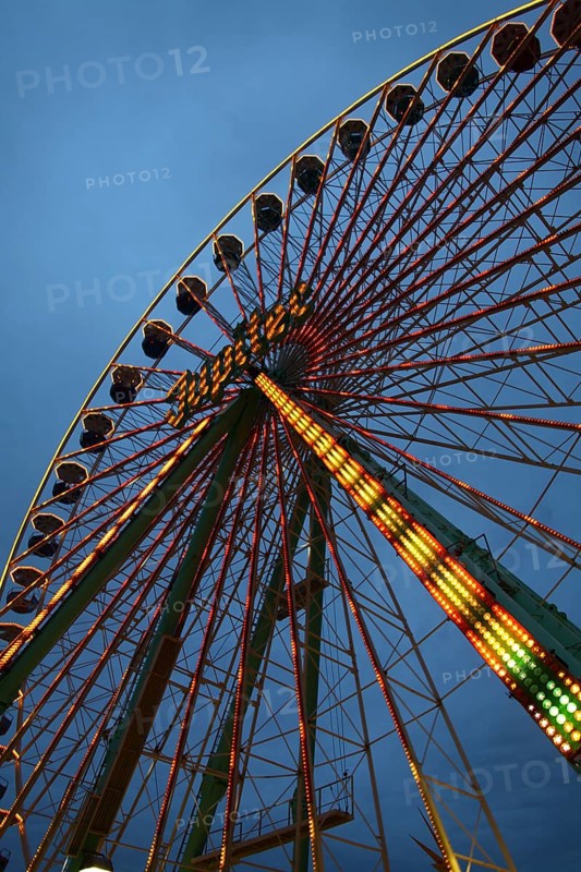 Ferris wheel at dusk