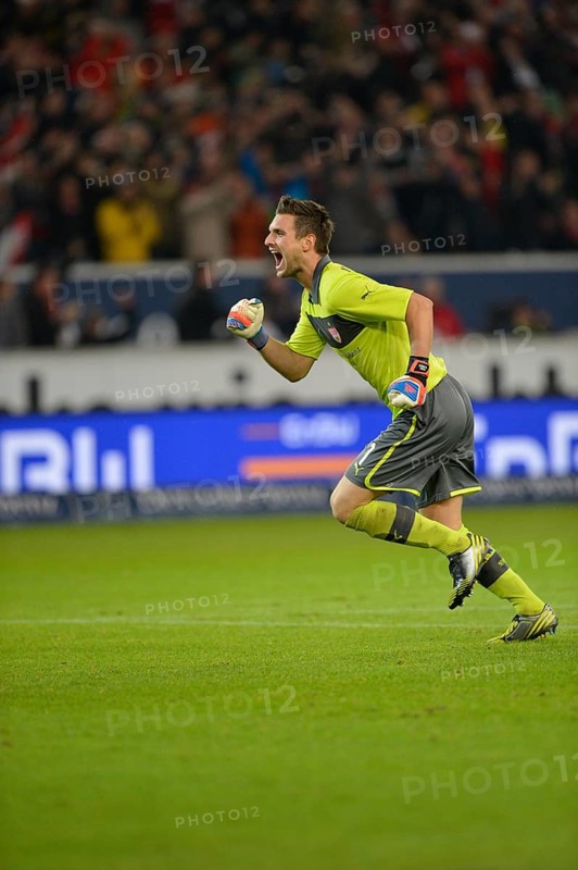 Goal celebrations of goalkeeper Sven ULREICH