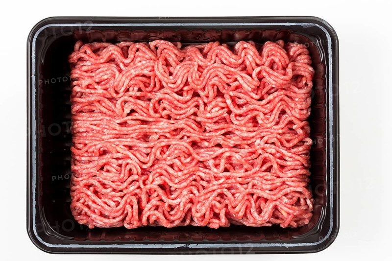 Minced meat in plastic tray.