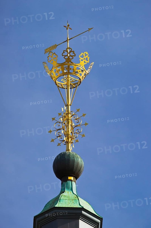 Kroenchen sculpture on the steepletop of Nikolaikirche Church