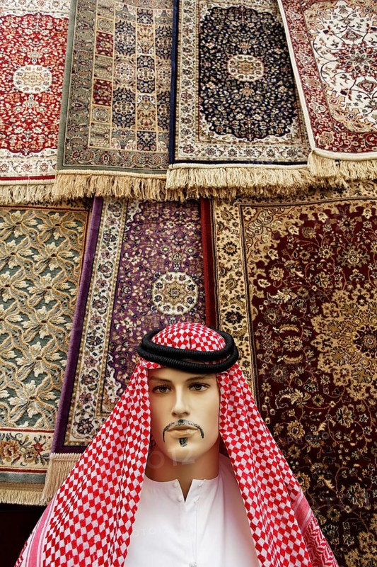 Male mannequin wearing an Arab headscarf