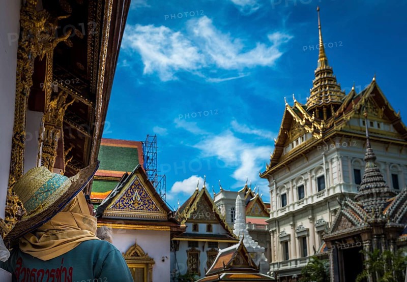 A construction worker watching the Chakri Maha Prasat