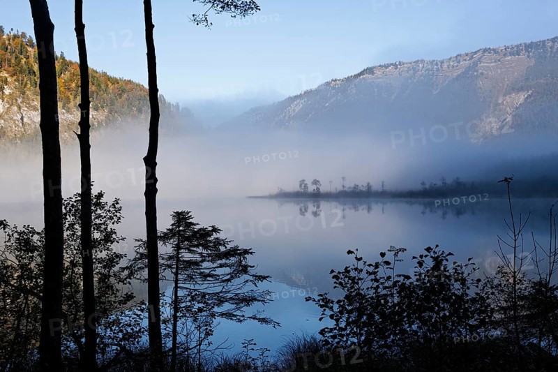 Early morning on lake Offensee