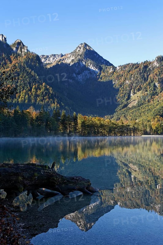 Early morning on lake Offensee