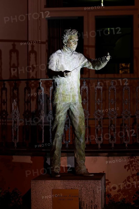 Memorial for Herbert von Karajan in front of his parental home on Elisabethkai