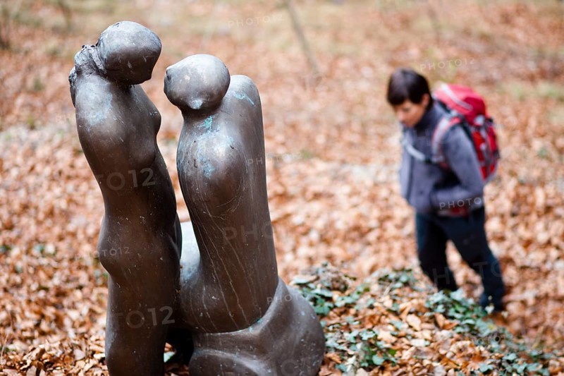 Hiker following the sculpture trail of the artist Sieglinde Tatz Borgogno