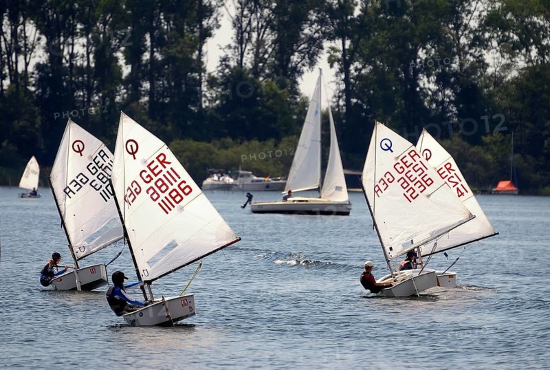 Dinghy sailing for children