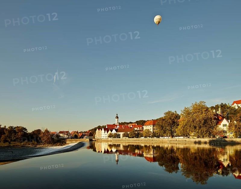 Balloon over the country's old town