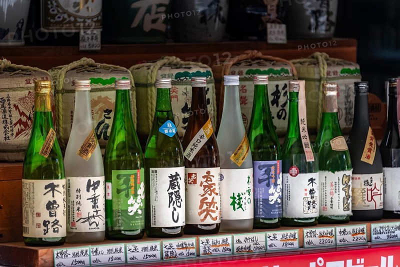 Sale of various bottles of sake
