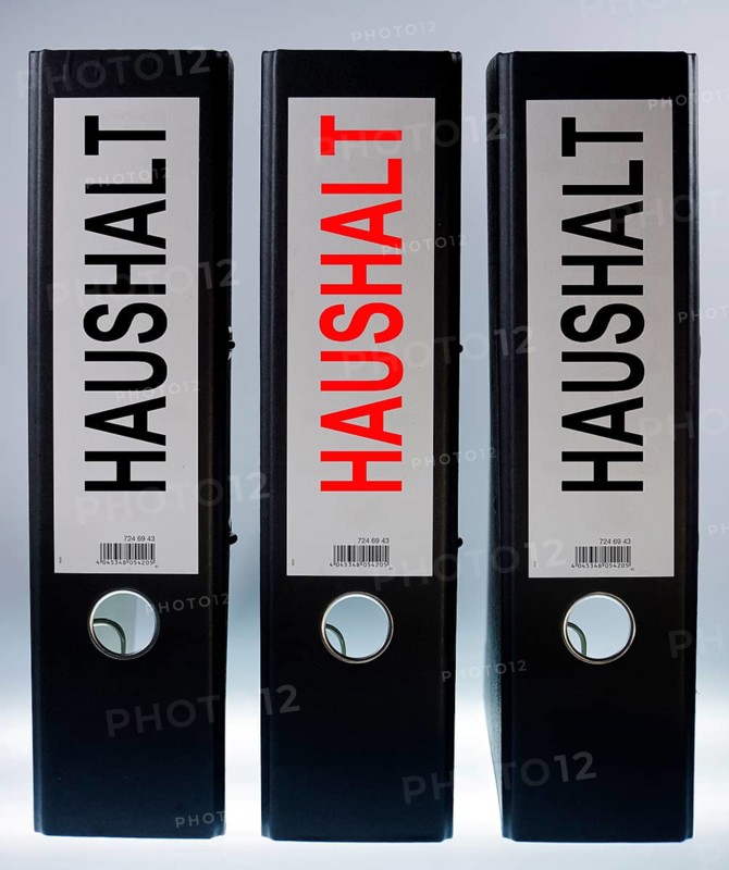 Three ring binders labelled 'HAUSHALT'