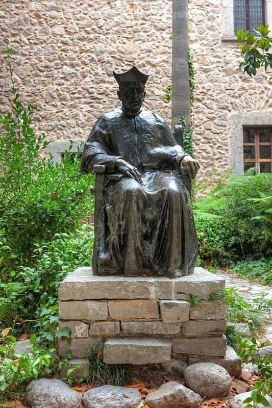 Monument to Joaqcim Rosselo