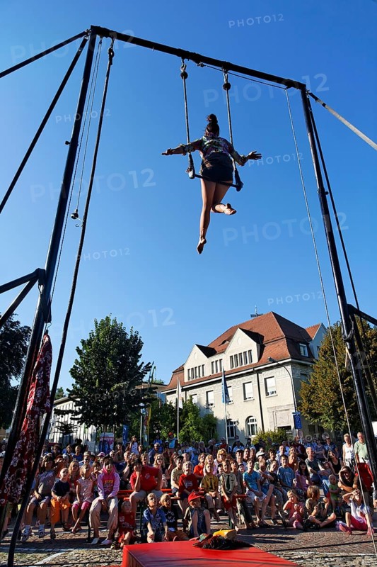 The third Brueckensensationen street theatre festival