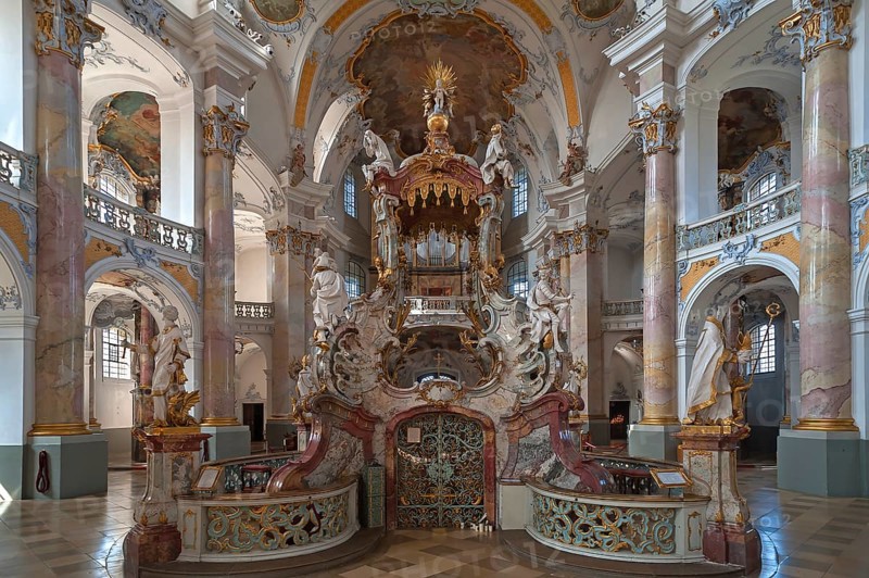 Altar of grace with the representations of the 14 holy helpers