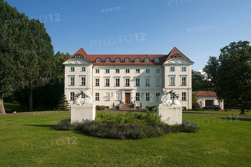 Main facade and grounds of Schloss Wedendorf Castle