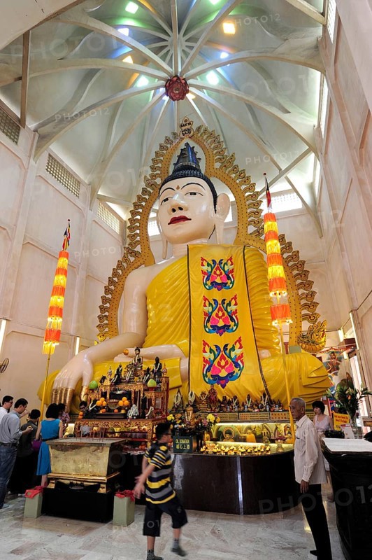 Buddha statue in the Sakya Muni Buddha Gaya Temple