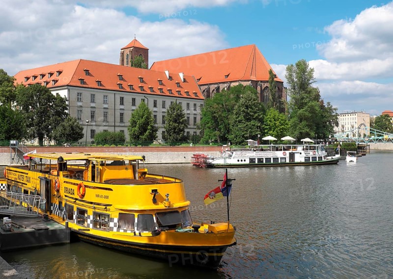 Excursion boat in front of church Maria auf dem Sande and monastery of the Augustinian canons