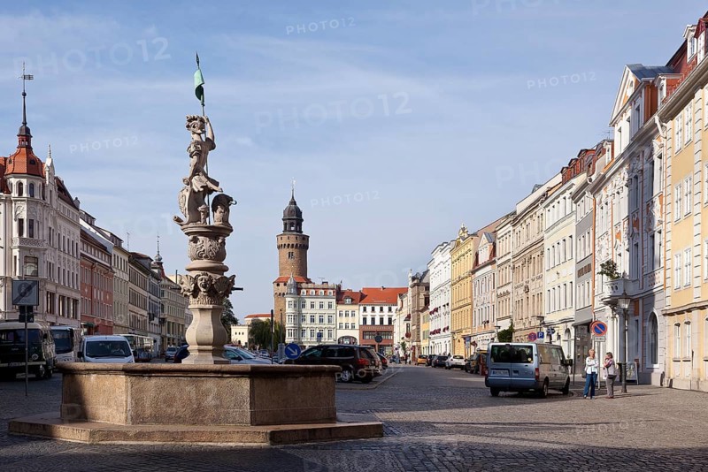 Obermarkt square with Georgsbrunnen well and Reichenbacher Turm tower