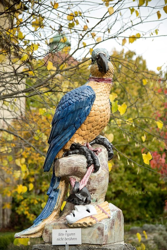 Parrot as a porcelain figure from the Nymphenburg Porcelain Manufactory