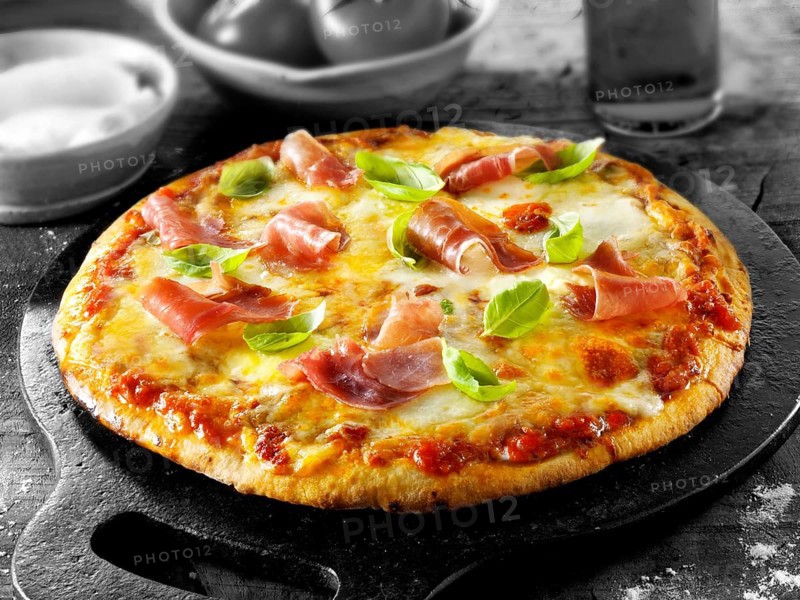 Italian prosciutto ham pizza