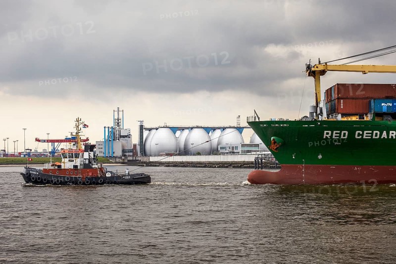 Tug boat towing a container ship on the Elbe