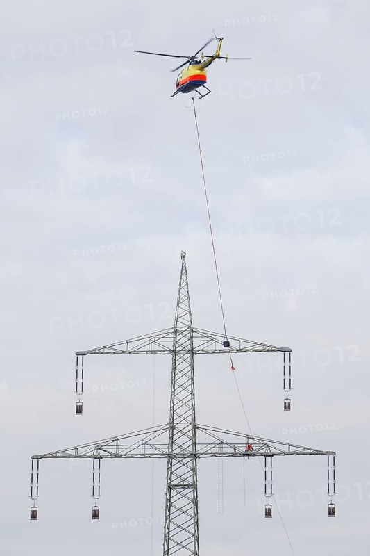 Lineman working with a wire rope hoist on a 380-kV long-distance line owned by the 50Hertz transmission system operator