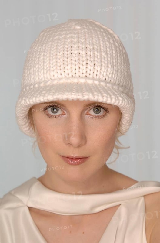 Blond woman with a white woolly hat