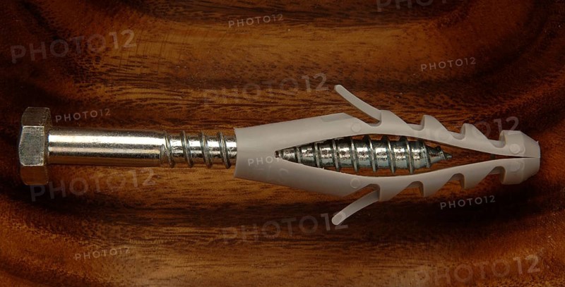 Screw in a plastic dowel