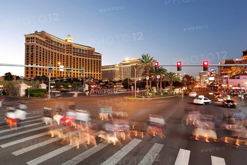 Bellagio hotel at night