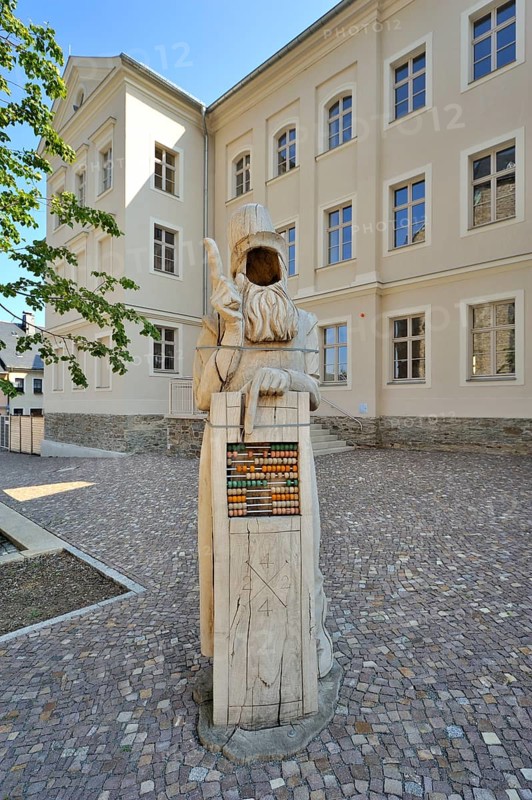 Wooden sculpture of Adam Ries in front of the Adam Ries educational centre