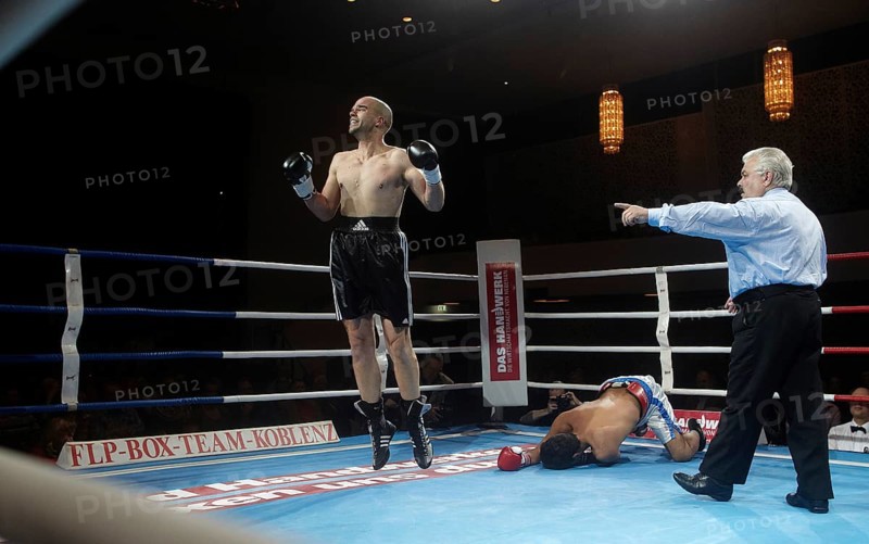 Professional boxing match